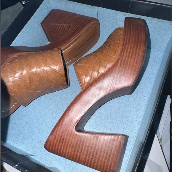 Bernardo slides - Picture 2 of 5